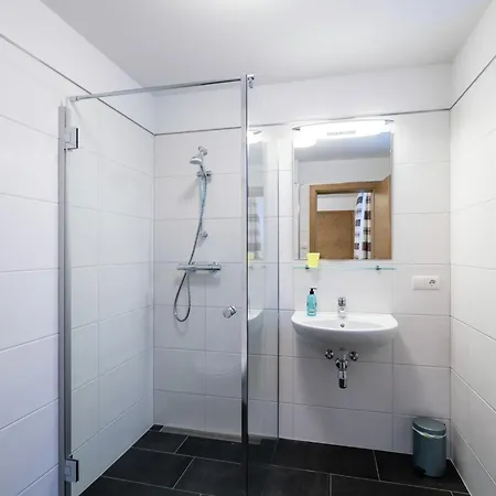 בית נופש Modern Holiday In With Private Sauna לאוגנג