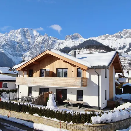 Dom wakacyjny Modern Holiday In With Private Sauna Leogang